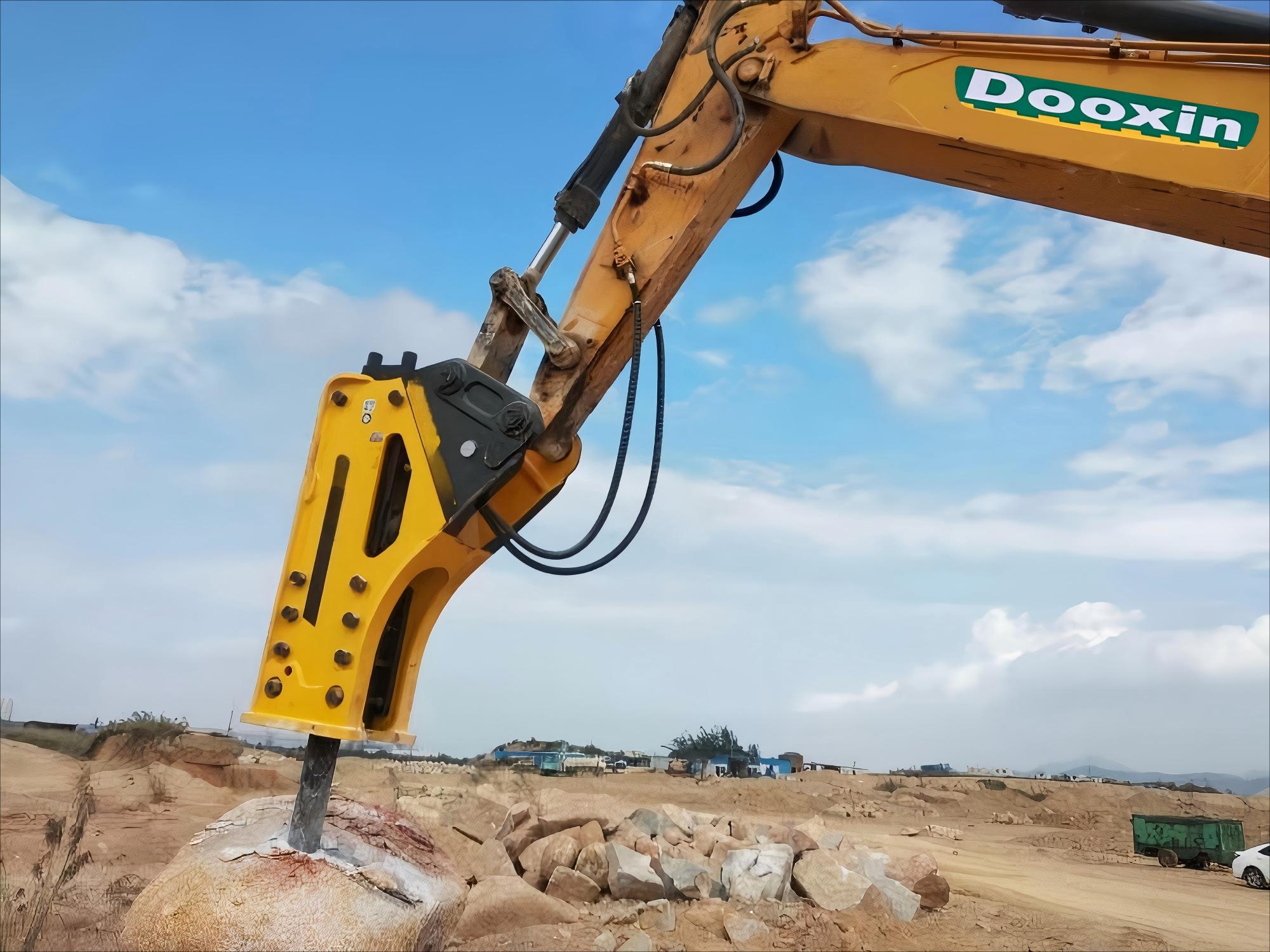 The important accessory of crawler excavator - breaking hammer