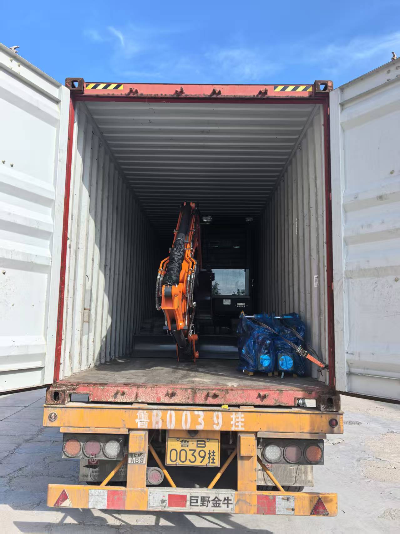 Two 6.5T Excavators Have Been Dispatched