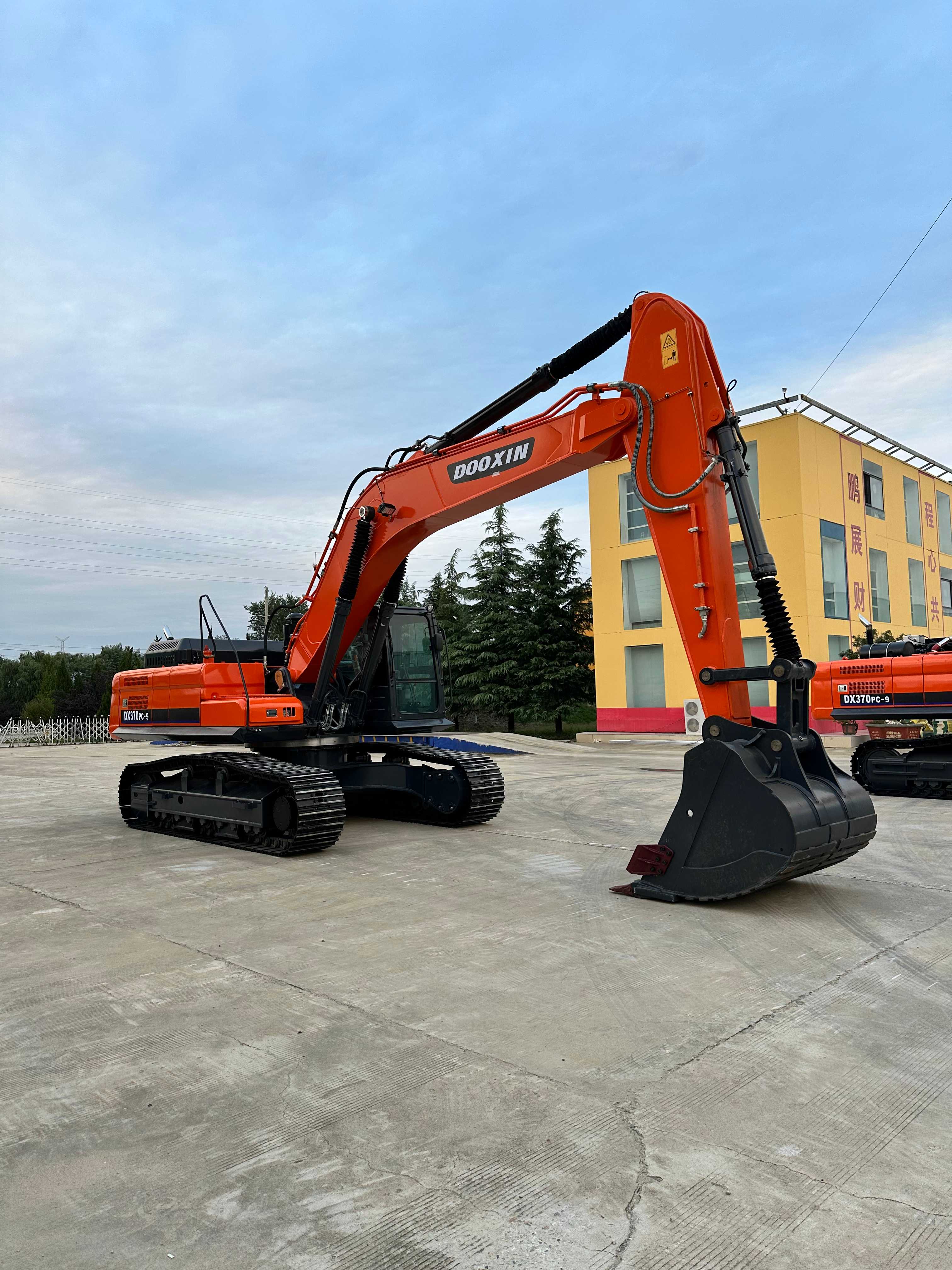 Batch of DX370 37ton Tracked Excavators Shipped to Africa