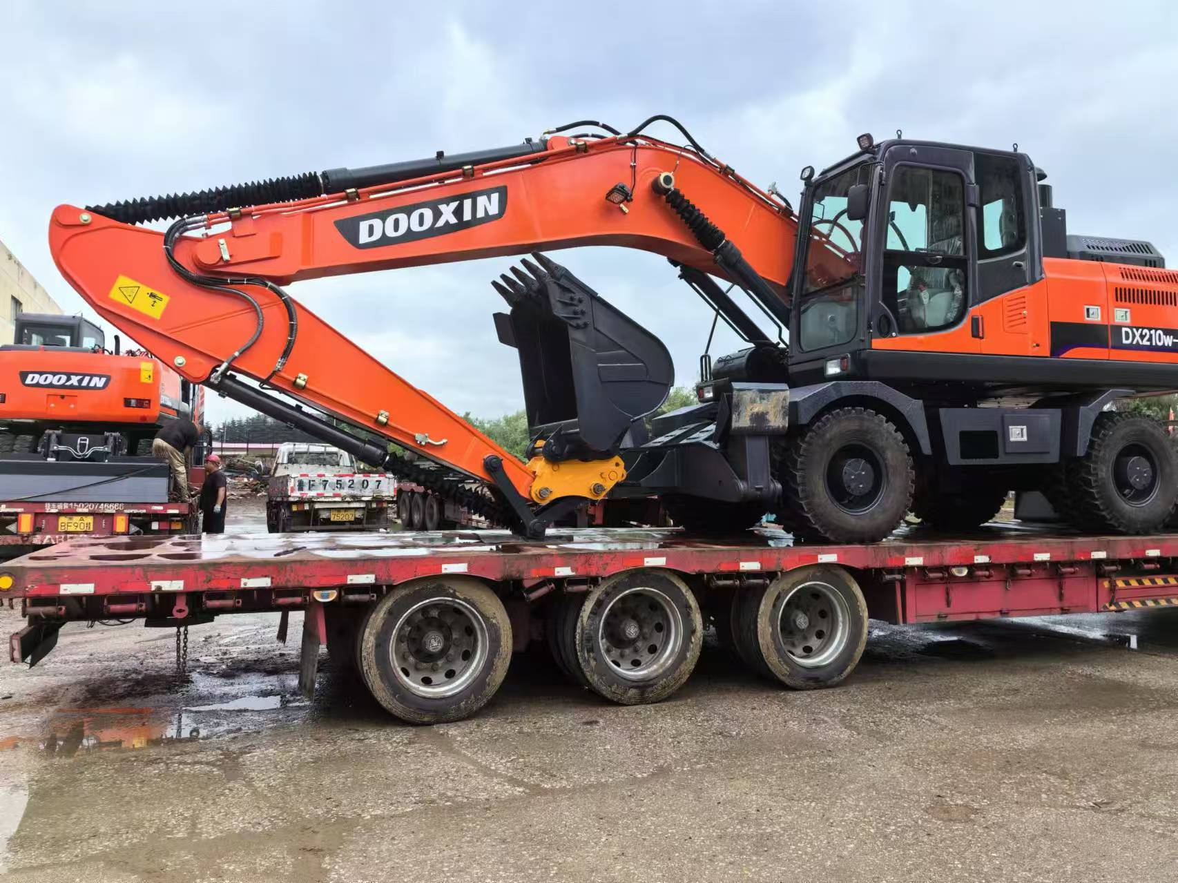 DX210 wheeled excavator is exported in batches to Africa