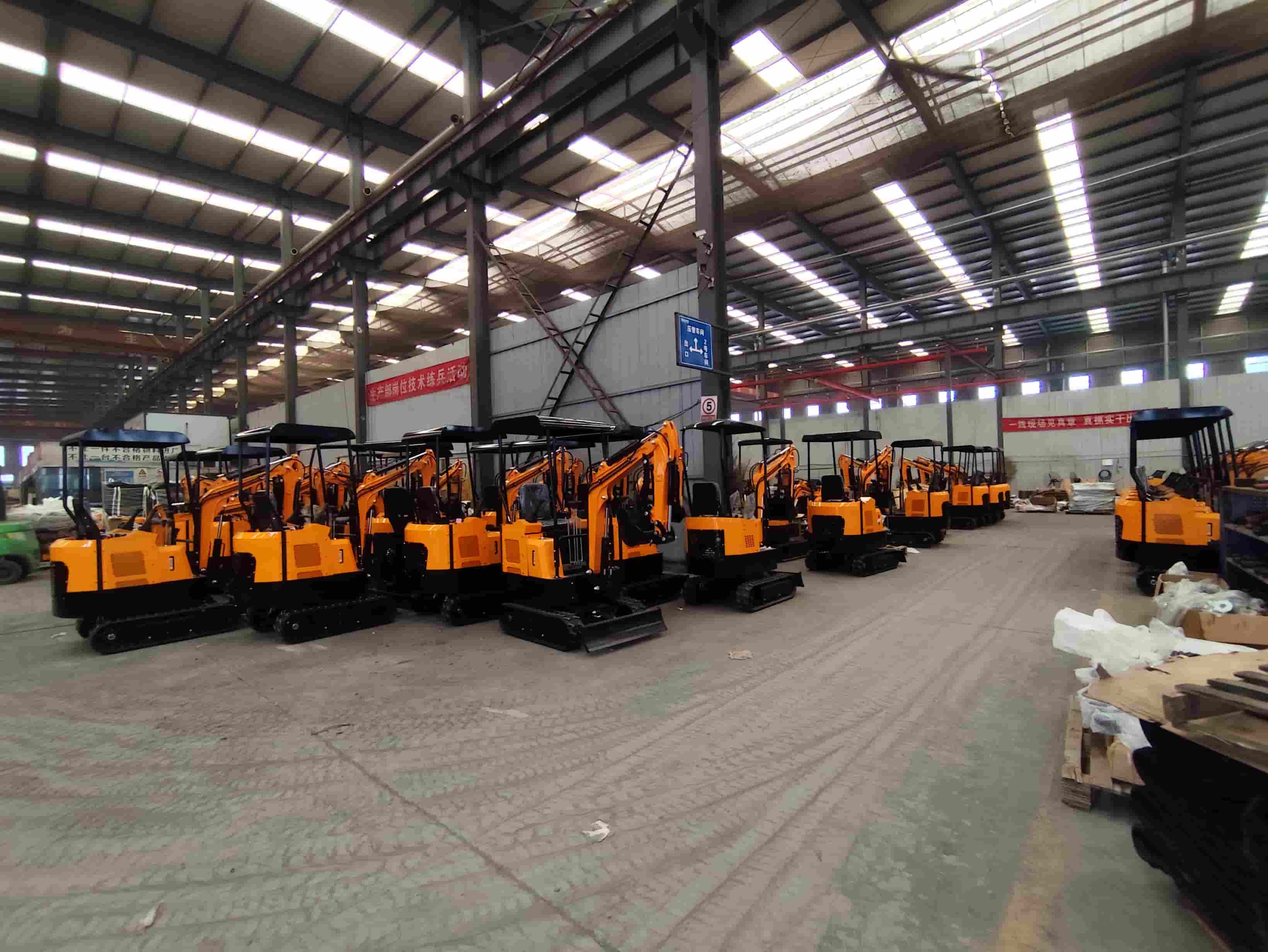 Production lines are bustling with activity as Glorymax's mini excavator overseas orders steadily increase.