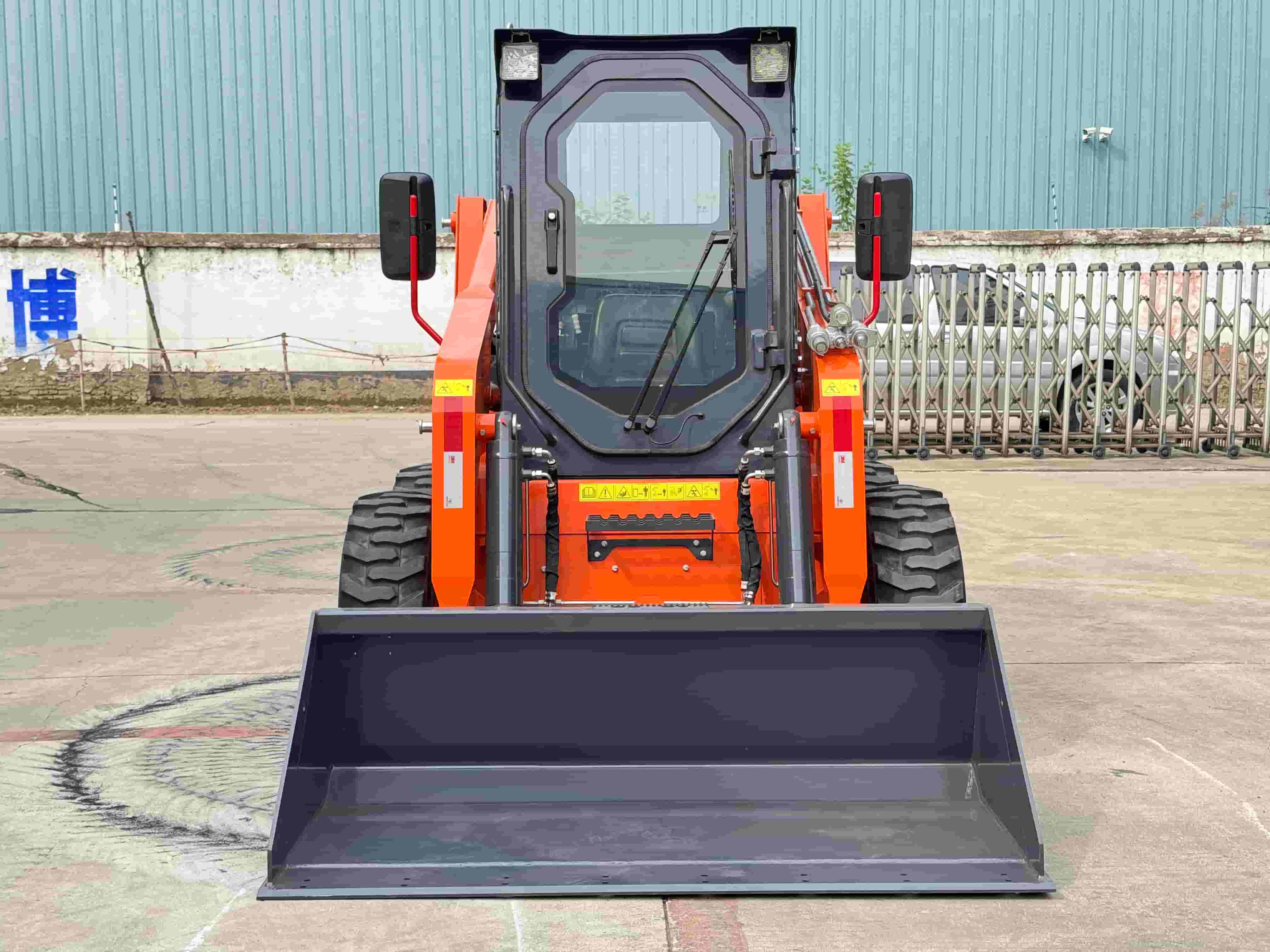 SR1550 Skid Steer Loader